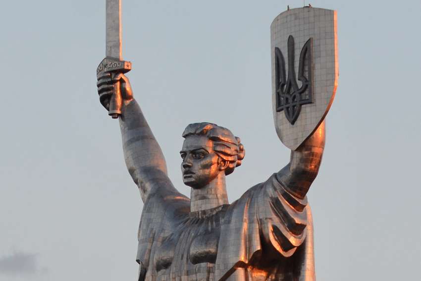 مجسمه مادر اوکراین